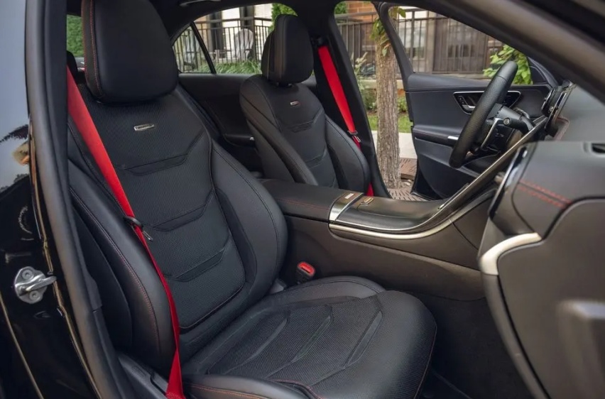 能进AMG车友群！新一代AMG C43 轿跑版，少两缸动力还够不够带劲