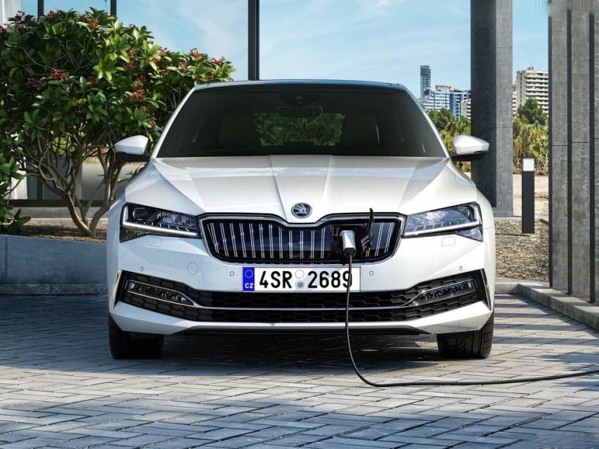 Skoda-Superb_iV-2020-1024-03.jpg