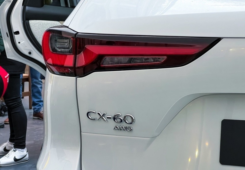 马自达跻身豪华品牌就靠它？全新CX-60实车曝光，后驱配六缸动力