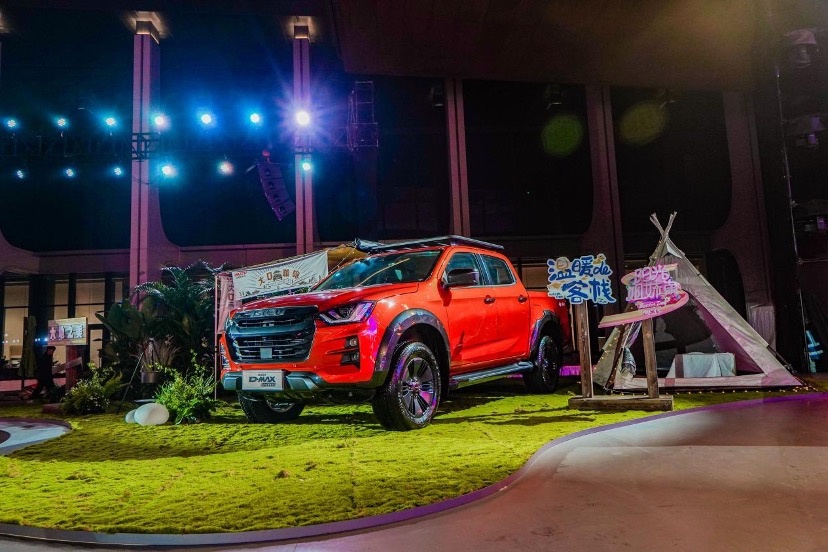 D-MAX V-CROSS全新上市，铃粉相聚青岛跨入下一个十年