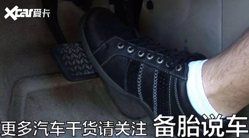 自动挡等红灯时可以一直D挡踩刹车吗