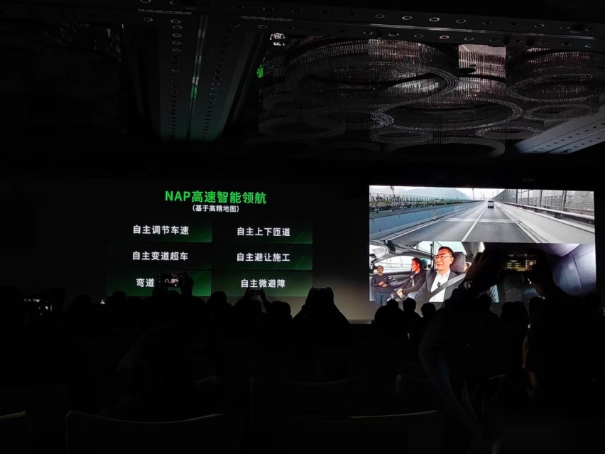 零跑 C10：「车中小米」「半价理想」