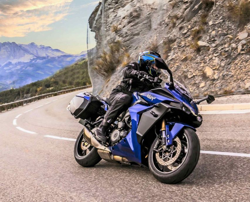 四缸动力152马力，铃木GSX-S1000GT休旅摩托，运动基因突出