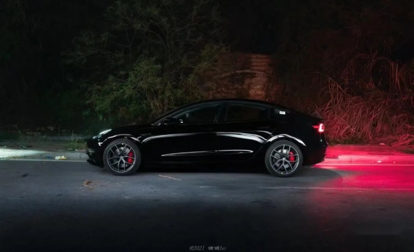 换轮毂如换鞋的特斯拉Model 3P，改不了更快那就玩姿态