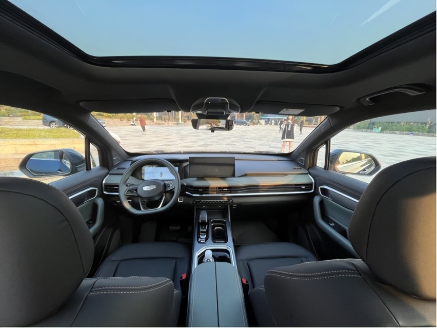 国货当自强，15万落地7座SUV，吉利豪越L对比奇瑞瑞虎8 PRO
