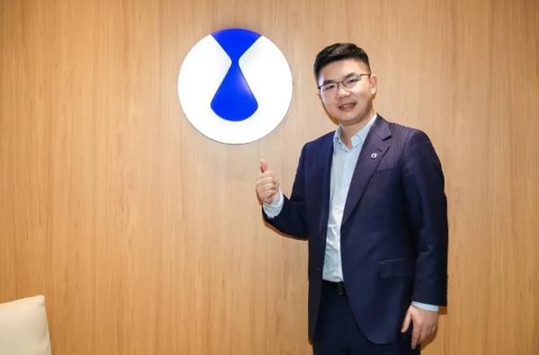 沉寂十年咸鱼翻身，暗潮涌动下赵长江“大嘴式”营销能守住腾势吗？