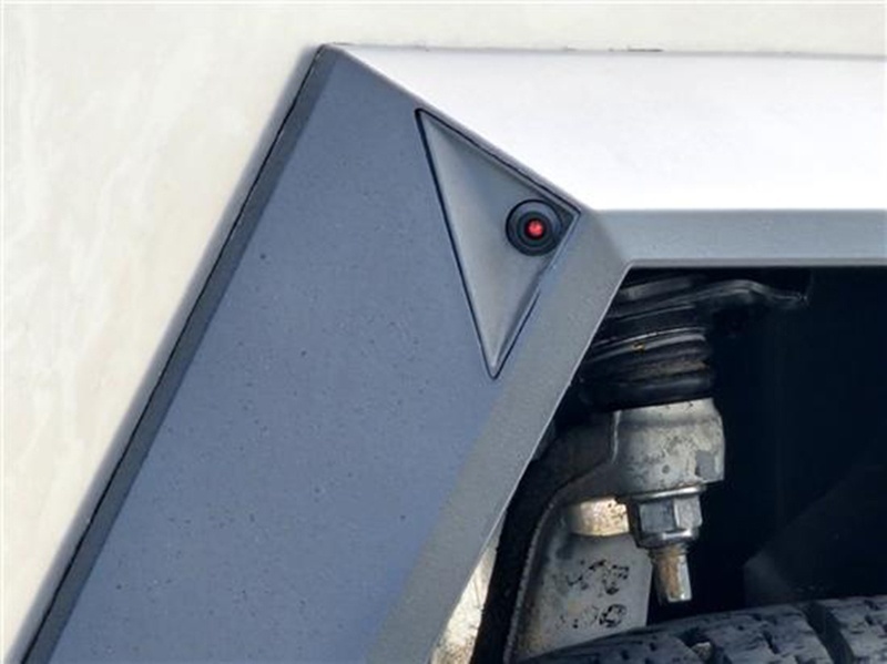 接近量产状态 特斯拉Cybertruck赛博皮卡实车曝光