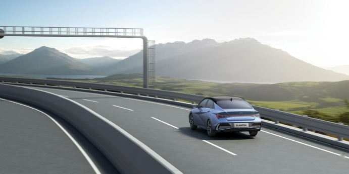 全新伊兰特的智能科技让A级车驾驶更加便捷舒适
