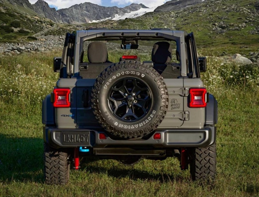 Jeep牧马人新车型发布，搭载2.0T插电混动，敞篷车身，外观很霸气