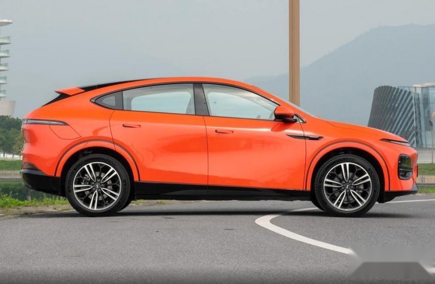 集“全村”的希望？对标特斯拉Model Y，小鹏G6够不够格