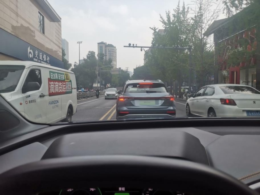 德味十足的纯电SUV，奥迪Q4 e-tron山路表现让人上瘾