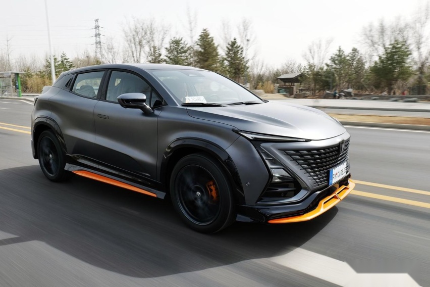 15万级最强智能SUV，第二代UNI-T的智慧座舱到底有多好玩？