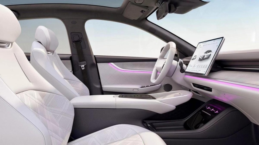 AR-HUD+Model 3同款大屏，解析长安启源A07座舱