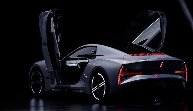 iCAR GT与全路况电动SUV iCAR 03正式亮相品牌之夜