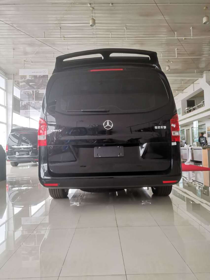 奔驰威霆高顶商务车