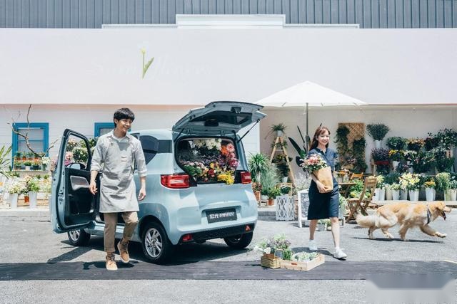 售价2.88万起,宏光MINI EV成都车展登场