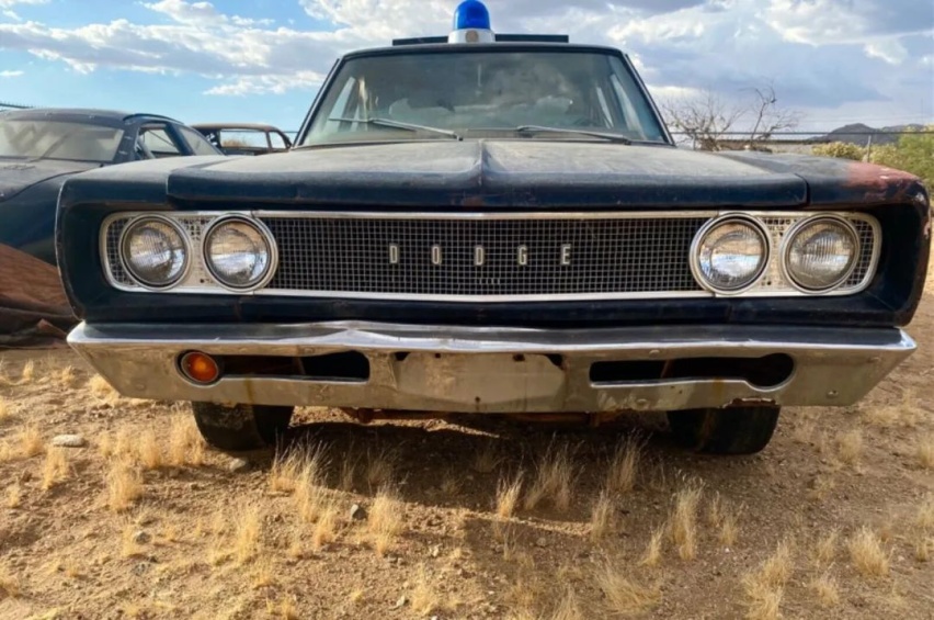 开云电竞官网大荧幕中的明星汽车如今惨遭遗弃1968年道奇Coronet警车(图11)