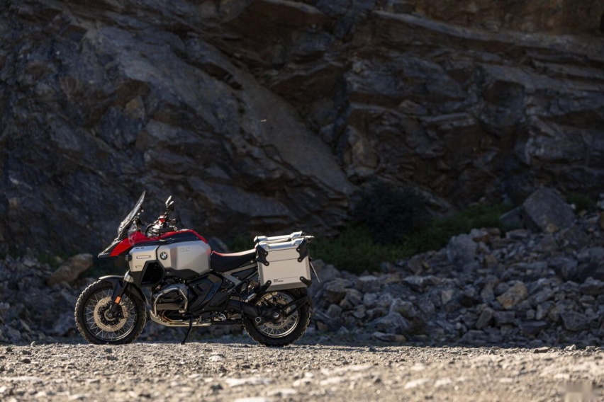 宝马推出次世代冒险车款R1300GS ADV搭载自动变速箱