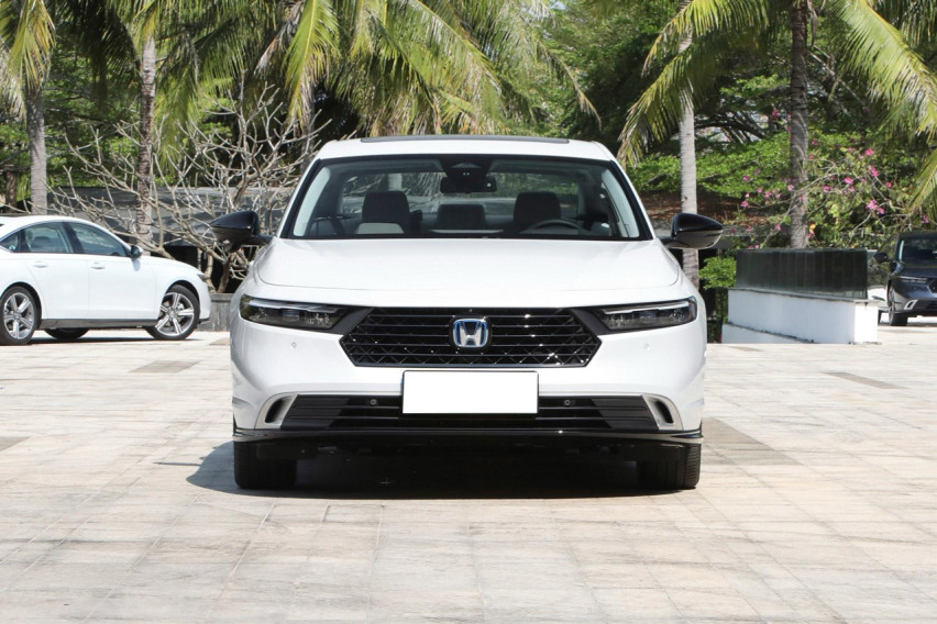 汉DM-i荣耀版对比雅阁e:PHEV，你更喜欢哪一款？