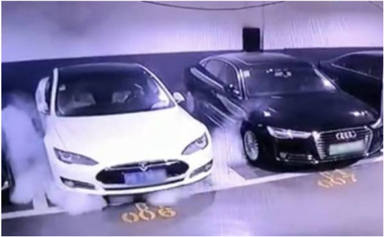 蔚来、特斯拉、比亚迪相继自燃后的深思，自然原因是什么？