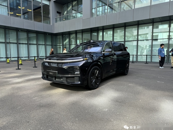 理想“吊打”传统豪牌的秘密，被我找到了？