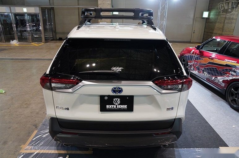 文能大嘴玩低趴，武能升高搞越野，看七种风格改装的丰田RAV4