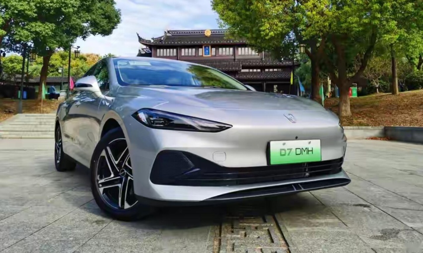 2月仅售1146台，销量几乎降8成，荣威D7 DMH受冷落了？