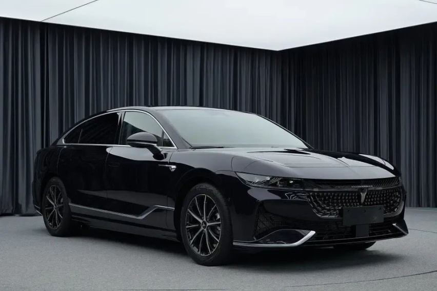续航1200公里，解决你续航焦虑的岚图追光PHEV