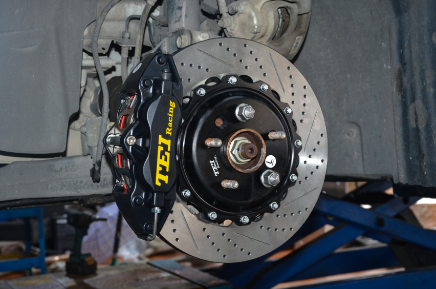 福特蒙迪欧改装刹车套件和绞牙避震TEI Racing