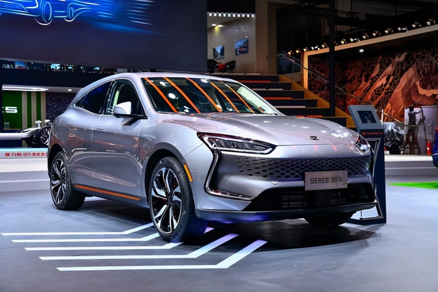 赛力斯SF5：咸鱼了好几年，为何被华为捧上天？