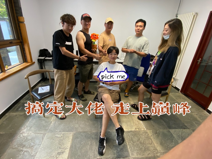 00后入职逗斗车，面试差点把车开进局子里