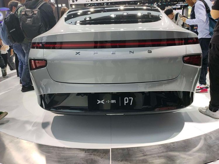 2019广州车展：小鹏P7公布预售价 特斯拉麻烦了