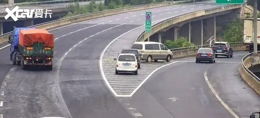 高速开车，这5件危害很大事一定不能做！