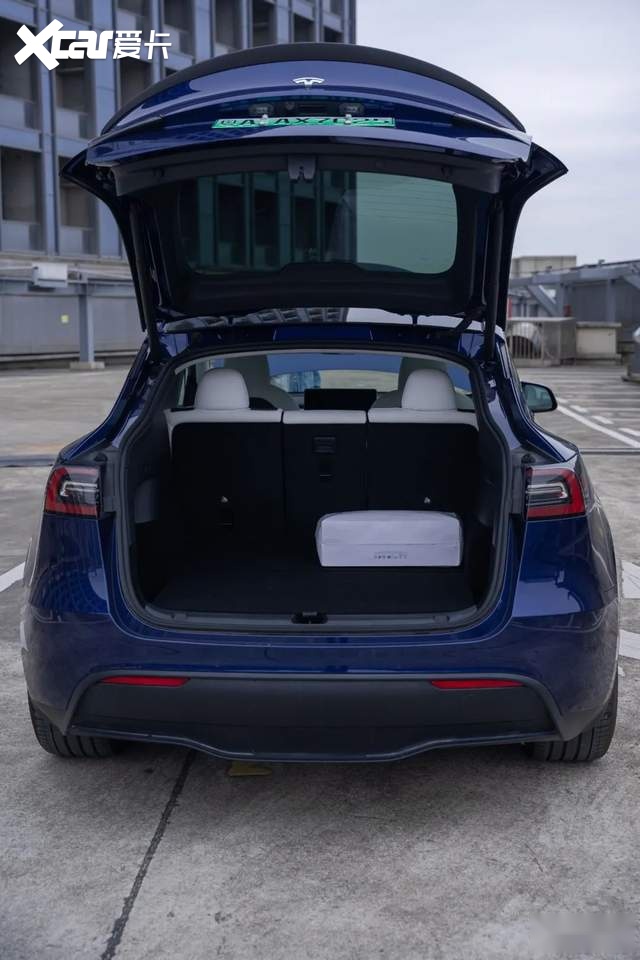年轻人的“大号玩具车” 春节试驾 Model Y P