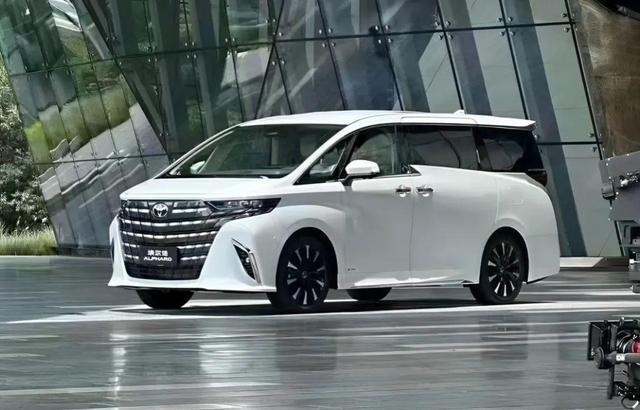 國產高端MPV崛起,新款埃爾法恐遇冷,高價低配還想“割韭菜”? 國產高端MPV崛起,新款埃爾法恐遇冷,高價低配還想“割韭菜”?