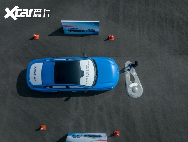 谁才是年轻人的第一辆运动型车 长安UNI-V VS东风本田思域