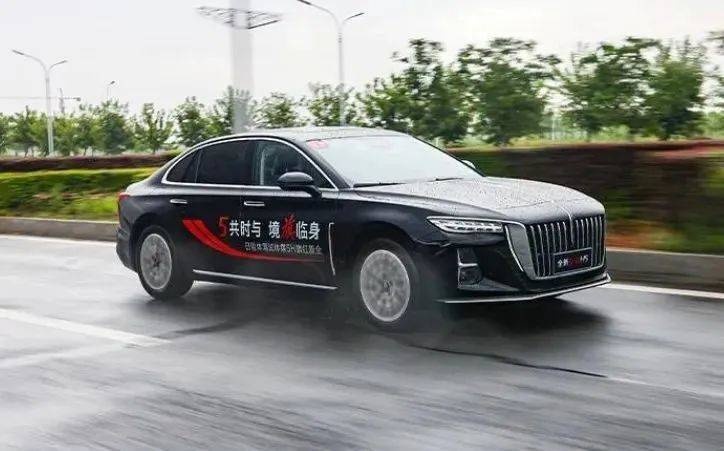 中置排气吸睛，红旗H6实车曝光，运动化能为红旗带来增量吗？