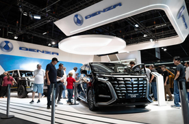 这辆MPV三年卖了30万辆，国内售价30万起，国外卖100多万