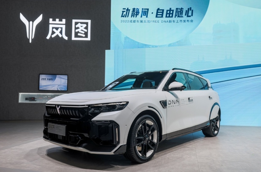 蓝色的汽车

中度可信度描述已自动生成