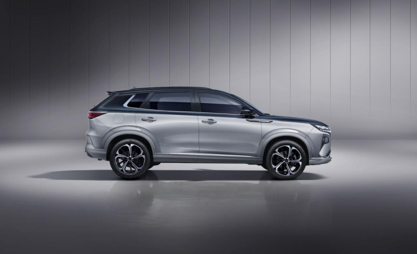 13万级就有轴距2825mm的大空间混动SUV?东风风神皓极超值到吓人