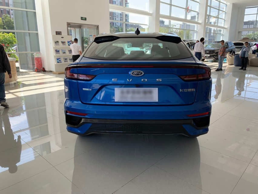 一部像电动车的燃油车 22.78万起售的长安福特EVOS探店