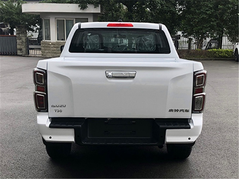 3.0T柴油D-MAX！庆铃五十铃出新车，启用双车标
