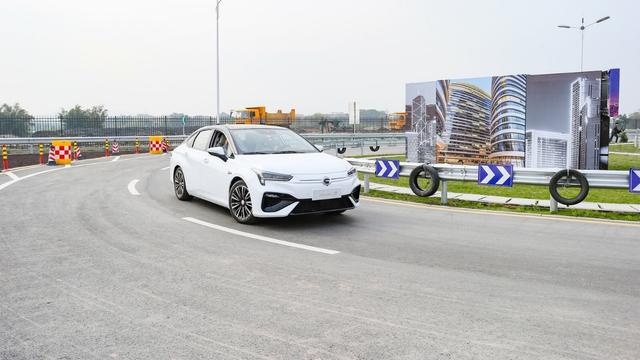 18万级纯电车之争，Aion S安全智驾版vs秦Pro EV