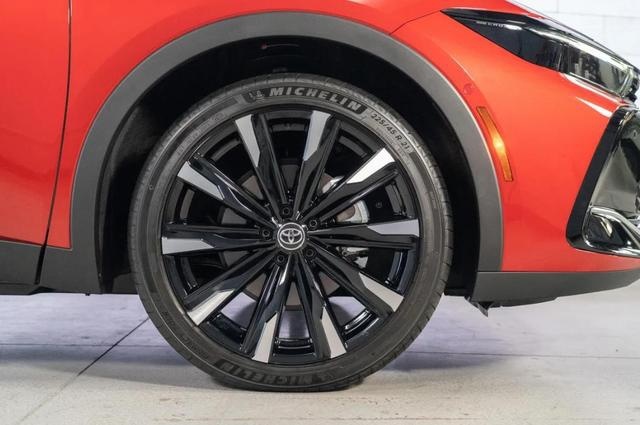 全新一代丰田皇冠，造型结合轿车与SUV，四种跨界车身形式