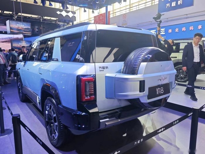 方程豹就不做普通的车，豹8、豹9、Super 3亮相车展