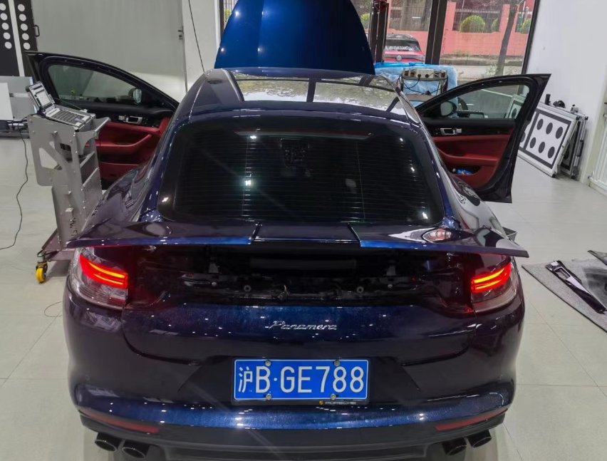 新款保时捷帕拉梅拉 卡宴升级TURBO尾翼 变道辅助后方来车提示