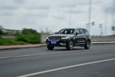 如何选购豪华SUV？玩赛车的朋友告诉我，沃尔沃XC90就是答案