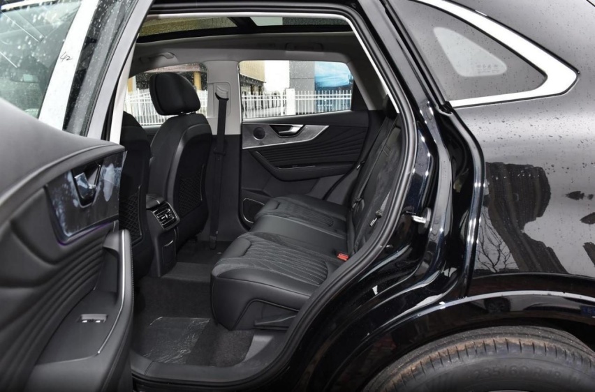 被低估的国产SUV，标配2.0T+8AT，参数比沃尔沃XC60吸睛