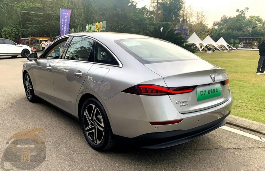 中高级轿车“BBA”新解 荣威D7试驾:细节推向极致