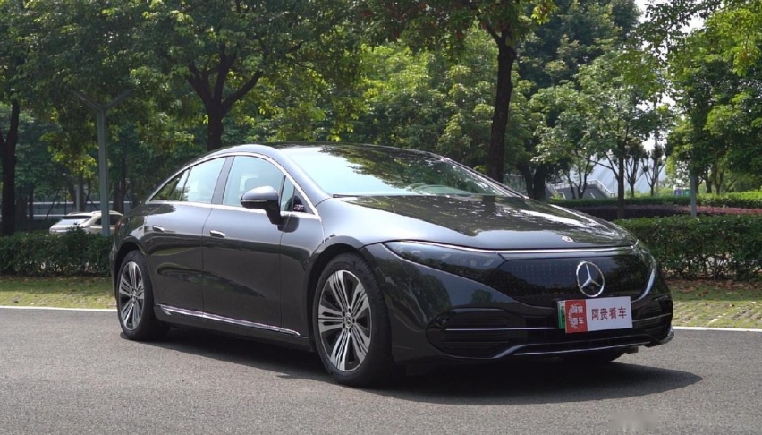 实拍奔驰EQS，售价超100万元的纯电轿车，开起来什么感觉？